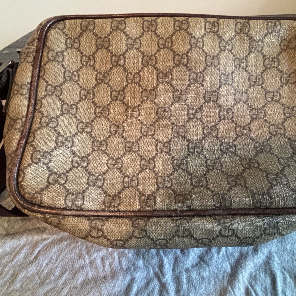 Authentic Vintage Gucci GG Supreme Messenger Bag – Brown/Beige - Picture 3 of 8